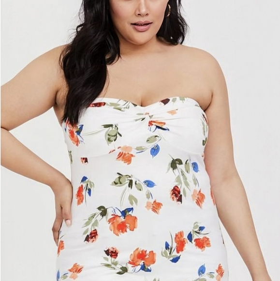 TORRID, NWOT, Foxy Knot Front, Floral Tube Top, Size 2X - Picture 2 of 13